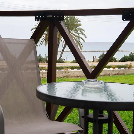 Path Beachfront Apartment *