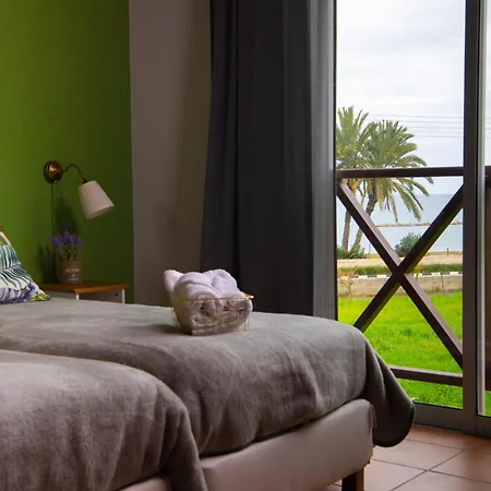 Path Beachfront Apartment *